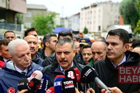 Bakan Çiftçi ve Bakan Kurum selin vurduğu Ayazağa'da incelemelerde bulundu