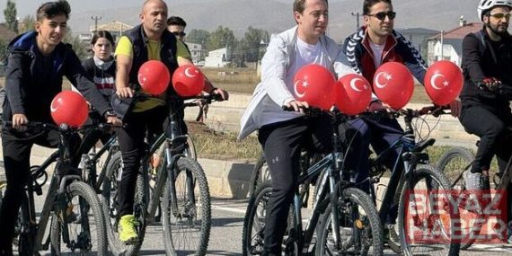 Hakkari'de Cumhuriyet Bayramı dolayısıyla bisiklet turu
