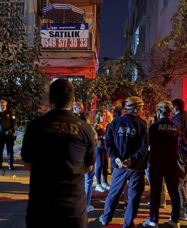 Çatlaklar oluşan 3 katlı bina tahliye edildi