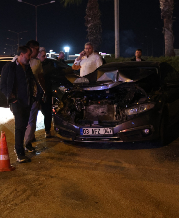 İzmir'de zincirleme kaza: 7 otomobil ve 1 motosiklet birbirine girdi