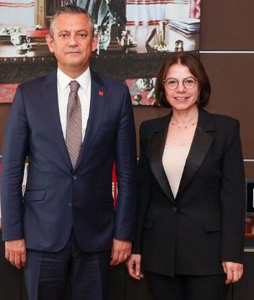 Maltepe Belediye Başkanı Esin Köymen, Yeni Parti'ye geçti