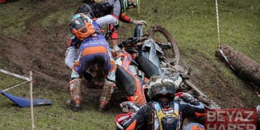 Bingöl'de kamyonetle çarpışan motosikletin sürücüsü yaralandı