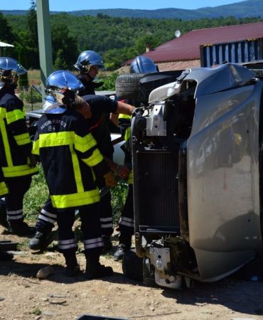 Isparta'da çekici ve minibüs çarpıştı: 17 yaralı