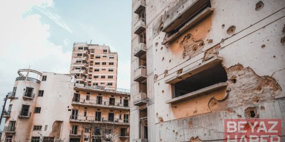 İstanbul'da iki grup çatıştı, binalara ve iş yerine mermi isabet etti