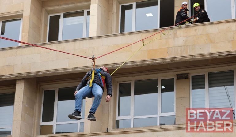 20 metre yükseklikten ormanlık alana düşerek yaralandı
