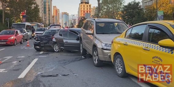 Beşiktaş’ta 5 araç birbirine girdi, 2 kişi yaralandı