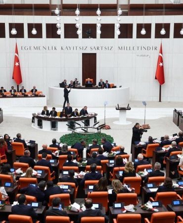 Toplantı yeter sayısı sağlanamadı, Meclis kapandı