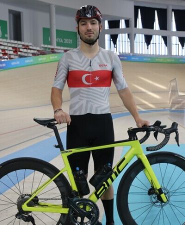 Ramazan Yılmaz, pist bisikleti dayanıklılık dünya sıralamasında zirveye çıktı
