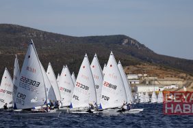Mavi sularda yelken açan yabancı sporcular, Bodrum'un iklimine hayran kaldı