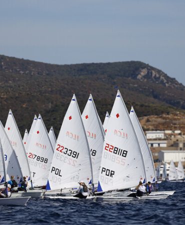Mavi sularda yelken açan yabancı sporcular, Bodrum'un iklimine hayran kaldı