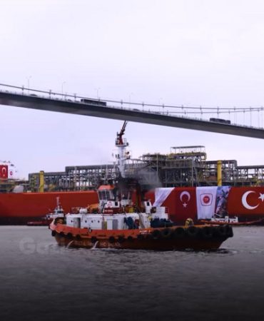 Türkiye'nin ilk yüzer üretim platformu Osman Gazi görev yerine uğurlanıyor