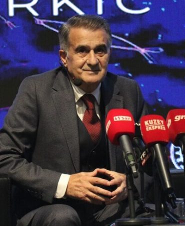 Teknik direktörü Şenol Güneş, Trabzon'da gençlerle buluştu