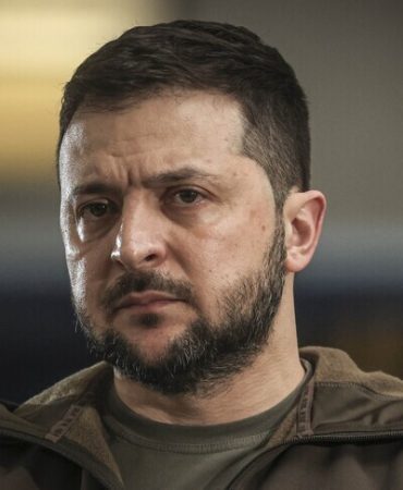 Zelenskiy, Rus petrol rafinerilerine yönelik saldırıları yeniden başlatacaklarını duyurdu