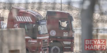 İsrailli milletvekili ve Meclis adayları Gazze Şeridi'ne yardım taşıyan tırların önünü kesti