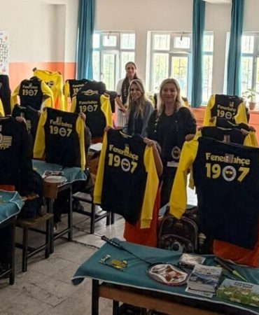 Fenerbahçeli Kadınlar Derneği, Batman'da öğrencilerle buluştu