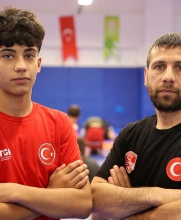 Antrenör babanın şampiyon oğlu güreşte yeni başarılar peşinde