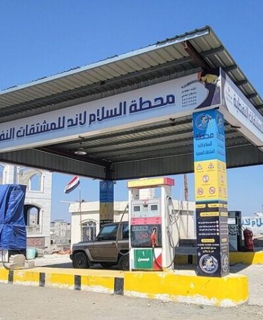 Yemen'de Husilerin kuşatması altındaki Taiz'de yakıt ve gaz sıkıntısı insani krizi derinleştiriyor
