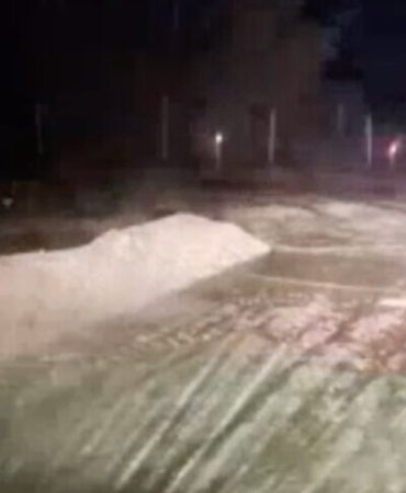 Bursa'da taşan dere nedeniyle yol ulaşıma kapandı