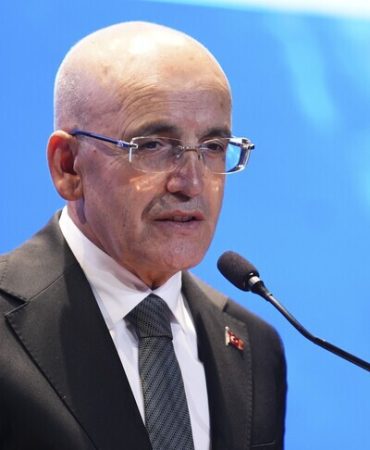 Bakan Şimşek: Sermaye piyasası suçlarıyla mücadeleyi güçlendirecek yasal düzenlemeleri 2027 yılında tamamlayacağız
