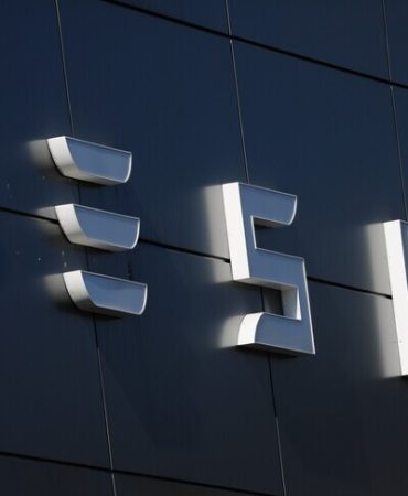 Tesla'nın karı üçüncü çeyrekte azaldı