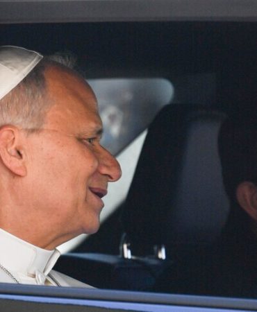 Ameliyat geçiren Papa 14. Leo'ya akciğer kanseri tanısı kondu
