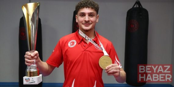Milli kick boksçu Berat, dünya şampiyonluğu hayalini gerçekleştirdiği için gururlu