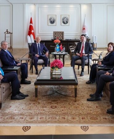 Bakan Kurum, Kazakistan Ekoloji ve Doğal Kaynaklar Bakanı Kuantyrov ile bir araya geldi