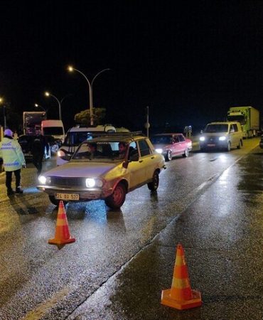 Erzincan-Erzurum kara yolu heyelanın ardından yeniden ulaşıma açıldı
