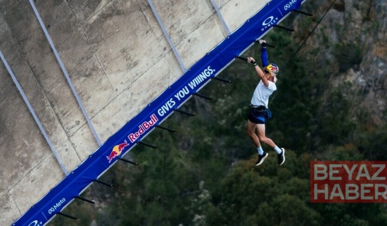 Thomas Van Tonder, Güney Afrika'da 280 metrelik monkey bar parkurunu geçti