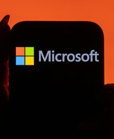 Microsoft, Çin bağlantılı aktörün yapay zeka kullanarak yüzlerce kuruluşu hedef aldığını belirtti