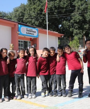 Alarko Carrier, Hatay'da kırsal mahalledeki okula çevre dostu iklimlendirme sistemi kurdu