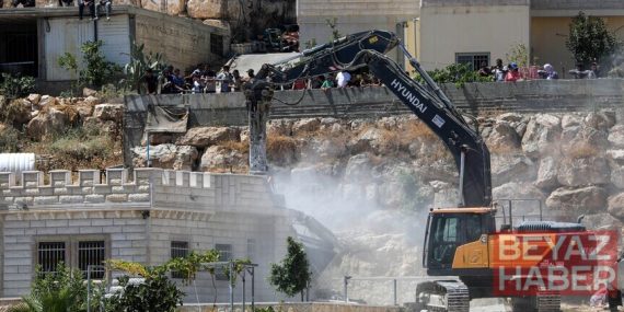 İsrail ordusu işgal altındaki Batı Şeria ve Doğu Kudüs'te Filistinlilere ait 3 evi yıktı