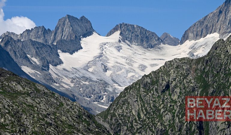 İsviçre Alpleri'ndeki buzul hacmi son 5 yılda neredeyse yüzde 20 azaldı