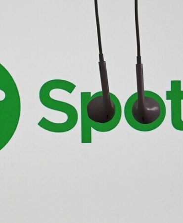 Spotify, yapay zeka tarafından üretilen 50 milyondan fazla parçayı önerilenler listesinden çıkardı