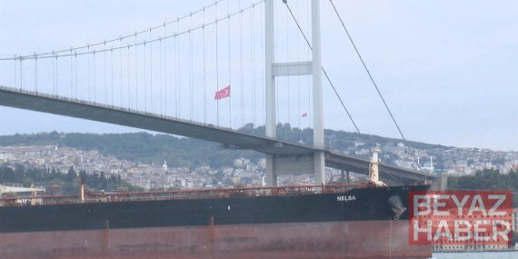Rusya'da vurulan dev gemi İstanbul Boğazı'ndan geçti